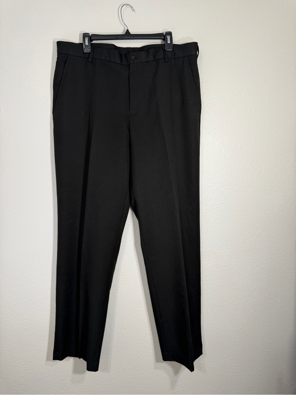 Van Heusen Black Flat-Front Men's Dress Pants Size 38/34